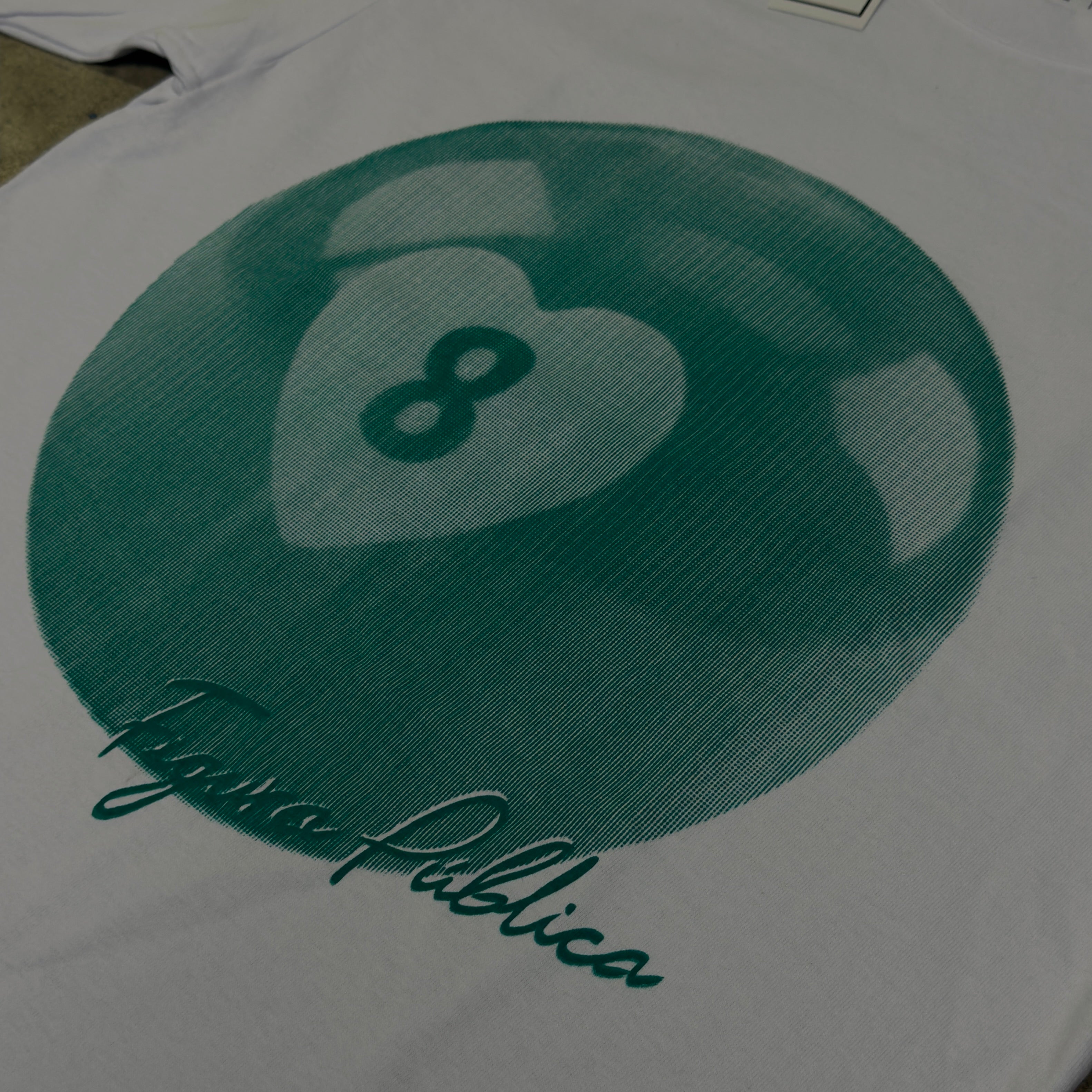 Figura Pública 8 Ball Graphic Tee